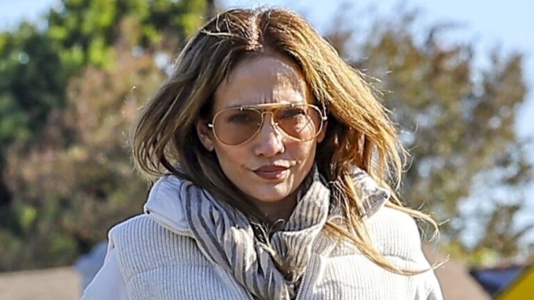 Jennifer Lopez bundles up.