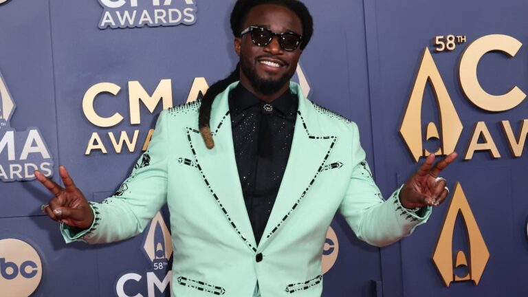 Shaboozey on the CMAs red carpet.