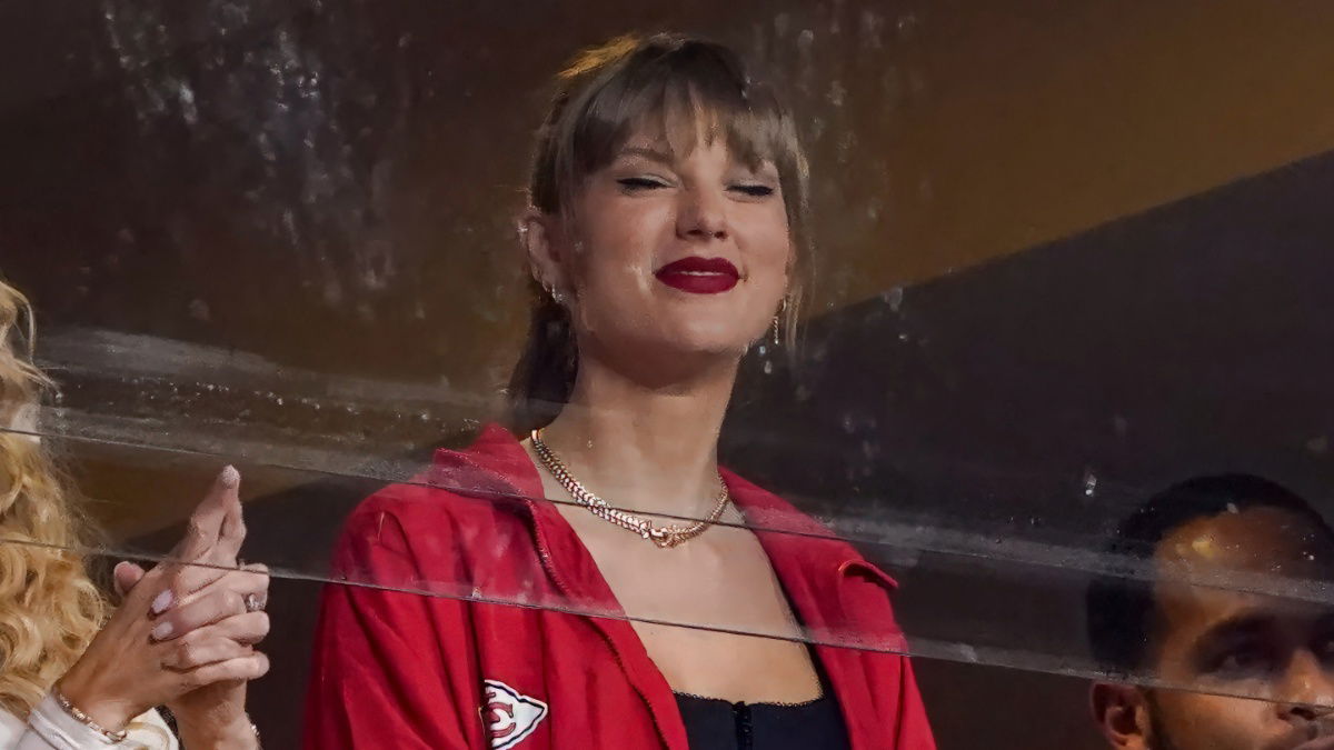 Taylor Swift Shares ‘Emotional Moment’ With Jason Kelce After He Apologizes for Phone Throwing Incident: ‘I’m Not Happy with Anything That Took Place’