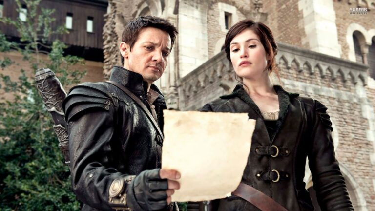 A shot of Jeremy Renner and Gemma Arterton from Hansel & Gretel Witch Hunters