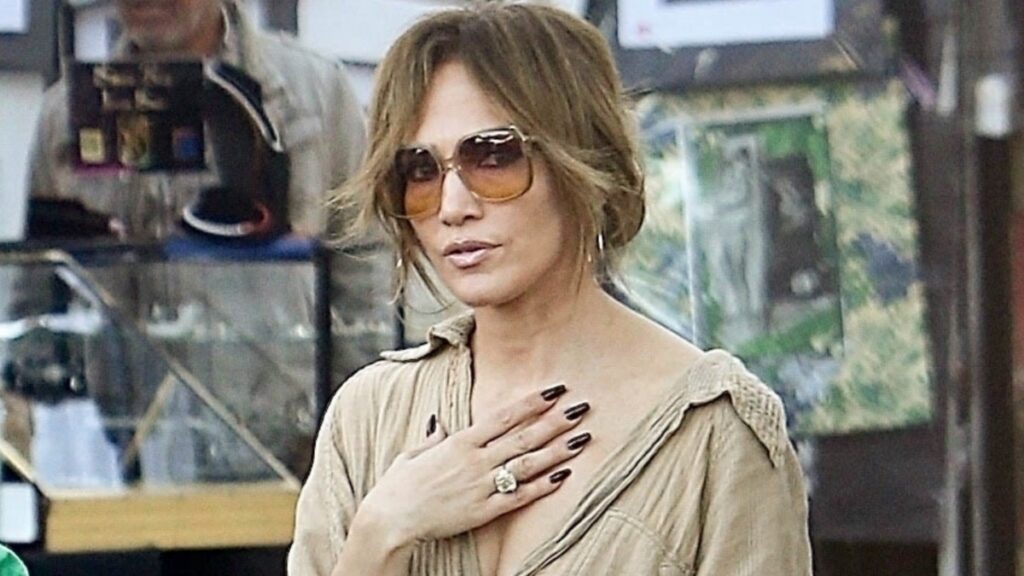 Jennifer Lopez shopping trip