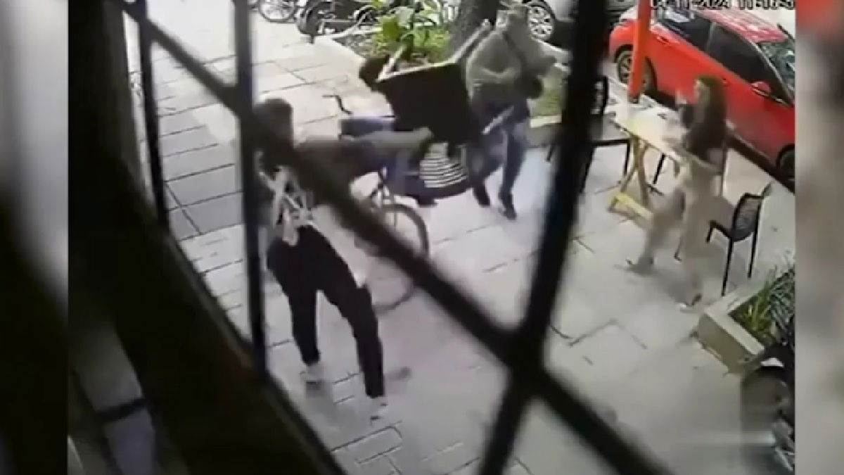 Chair to the Face! Woman Wipes Out Phone Thief in Crazy Way