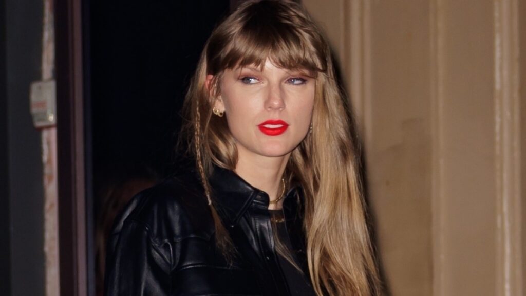 Taylor Swift wearing red lipstick