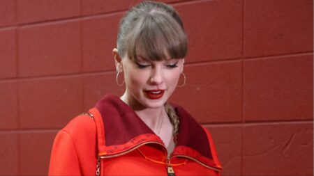 Taylor Swift arrives for Chiefs vs Raiders