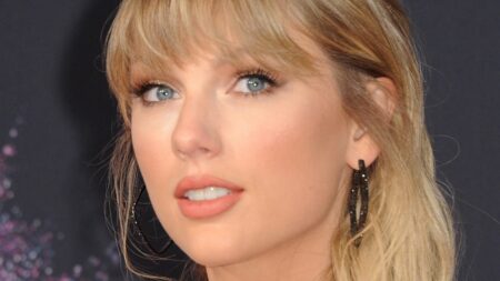 Taylor Swift close up