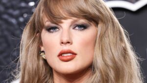 Taylor Swift poses close up