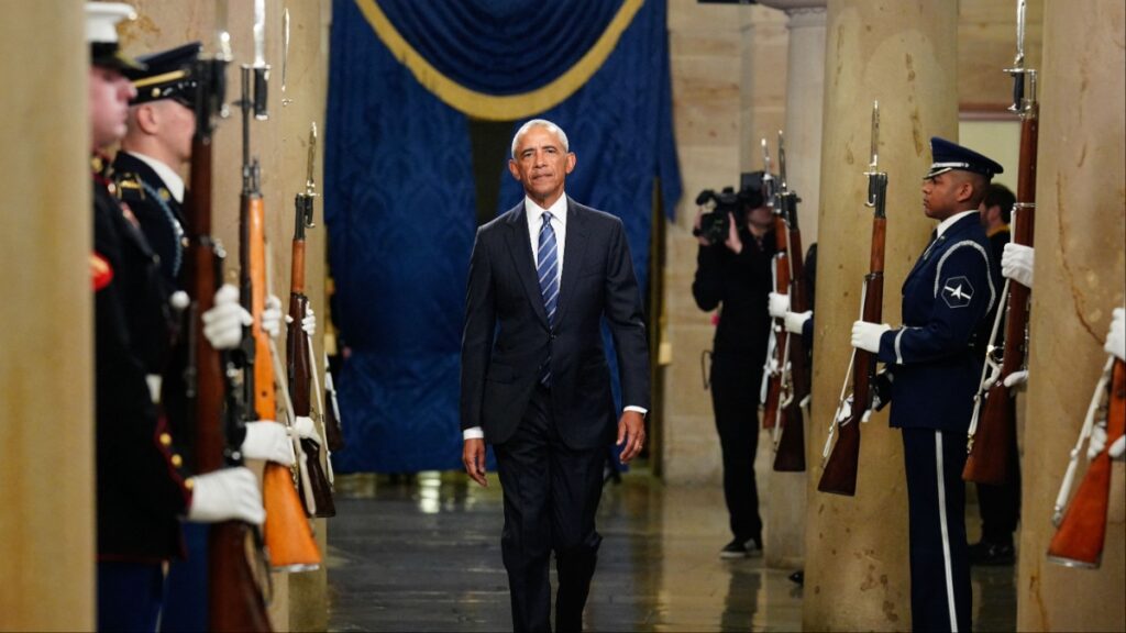 Barack Obama arrives for Trump's swearing in