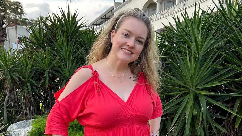 A photo of Colleen Hoover smiling