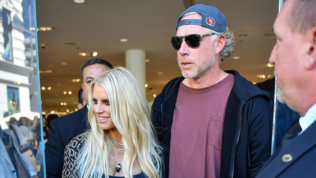 Despite Her Pain Jessica Simpson Keeps A ‘Positive Attitude’ As She Navigates New Normal Amid Divorce