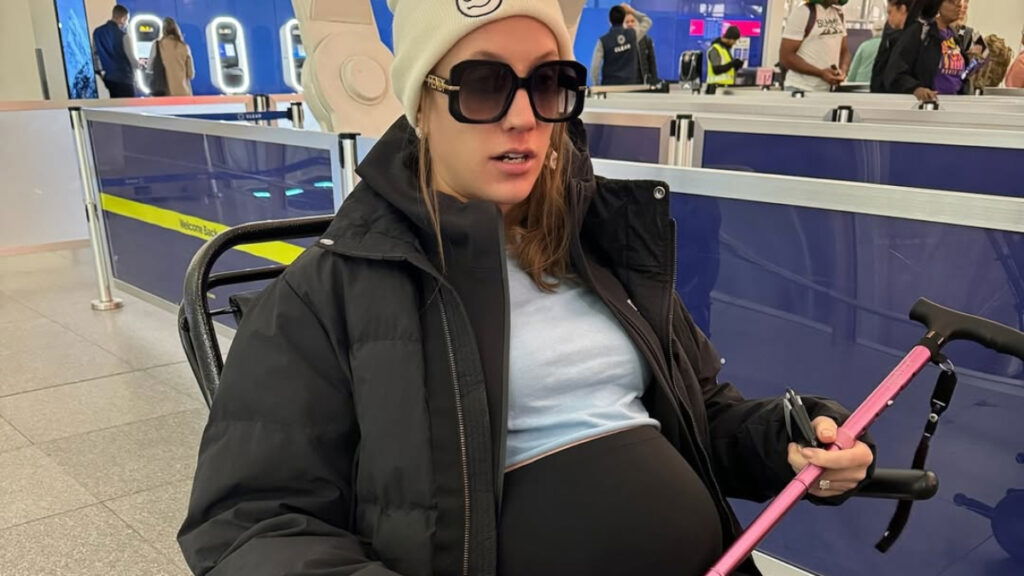 Photo of Kat Timpf pregnant.