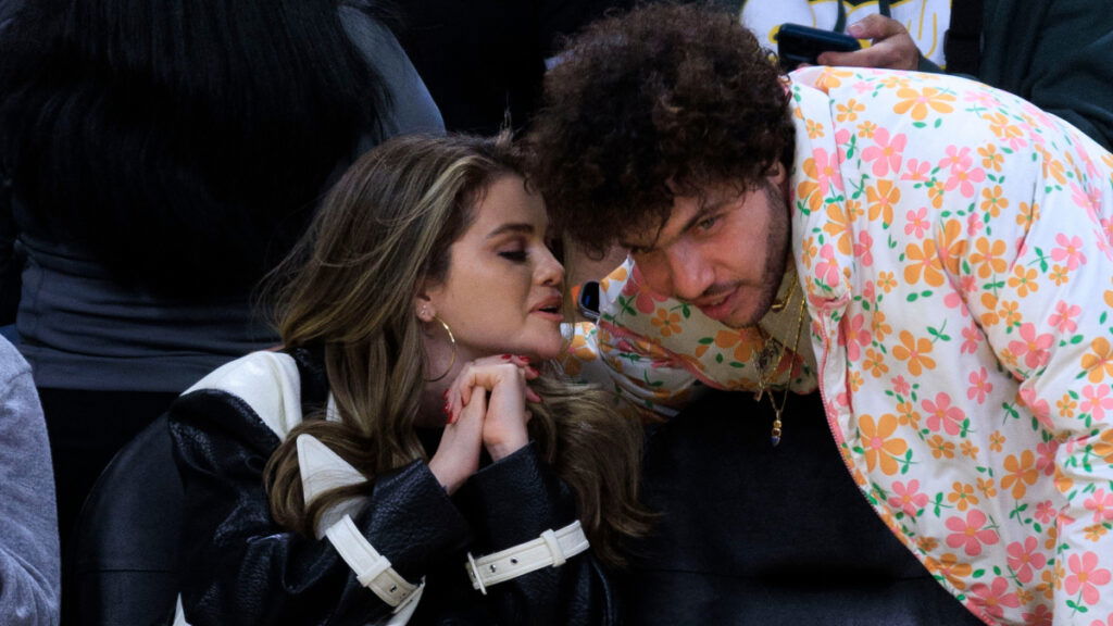 Selena Gomez and Benny Blanco t the Lakers game,