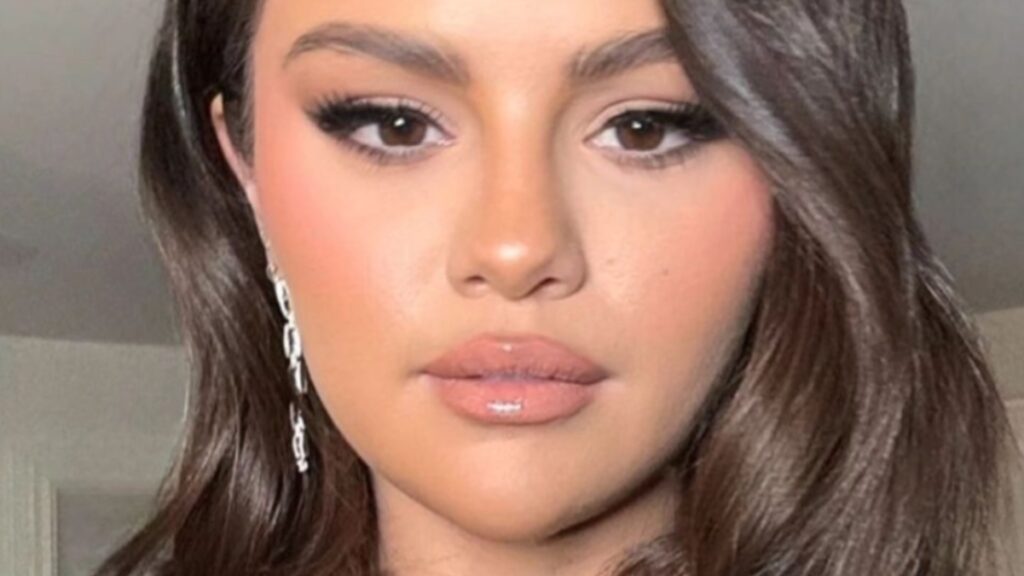 Selena Gomez close up