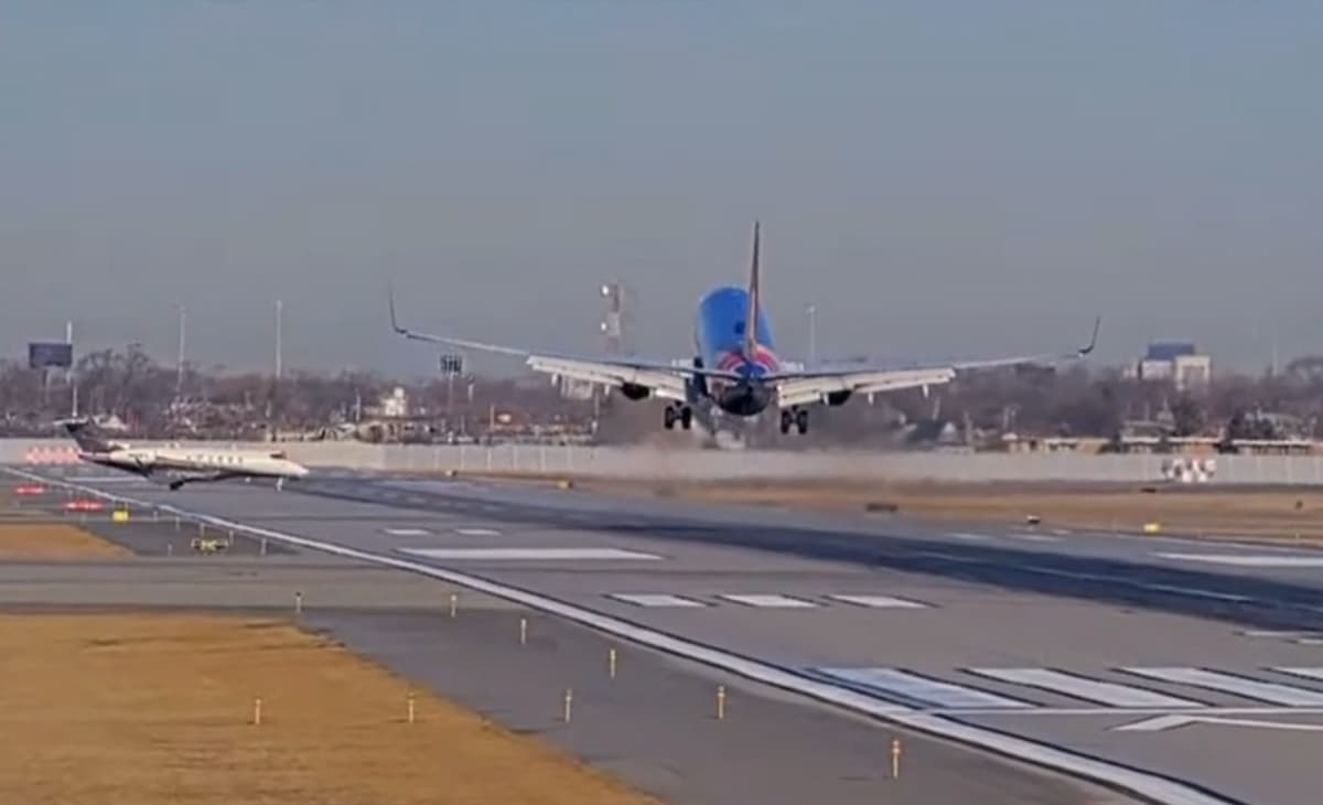 Private Jet Nearly Causes Terrifying Accident in Chicago After Crossing Runway, Forcing Southwest Pilot Into Go-Around: ‘Oh F* My Career’