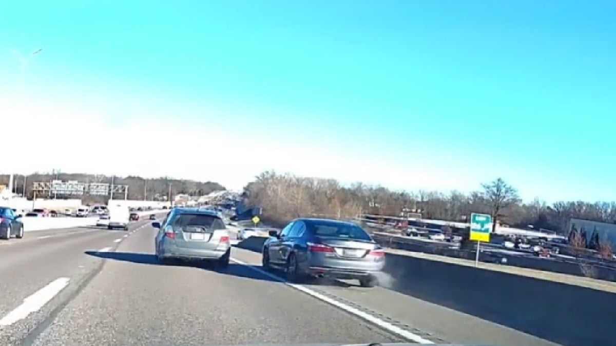 Crazy Road Rage Incident in St. Louis, Missouri as ‘Psycho’ Blocks Driver and Throws Litter: ‘ Send This to the Police’