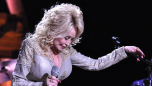 Dolly Parton bowing her head