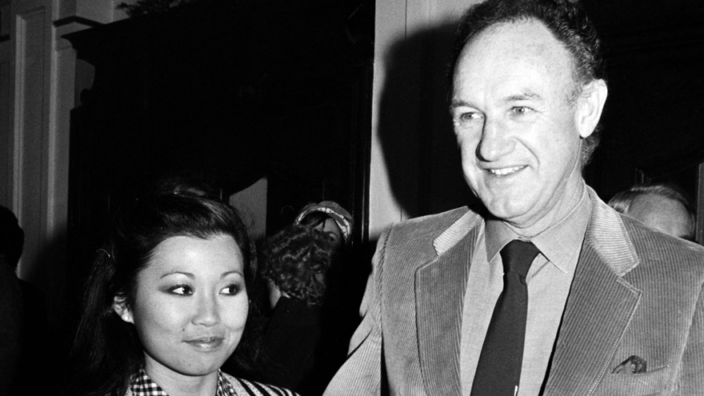 Gene Hackman and his wife in a black-and-white photo