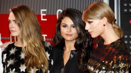 Taylor Swift with Selena Gomez and girl squad