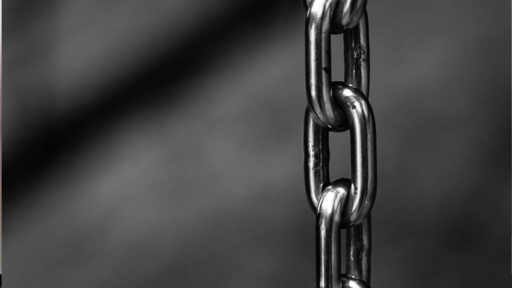 A picture of chains like the ones the Texas woman was attacked with.