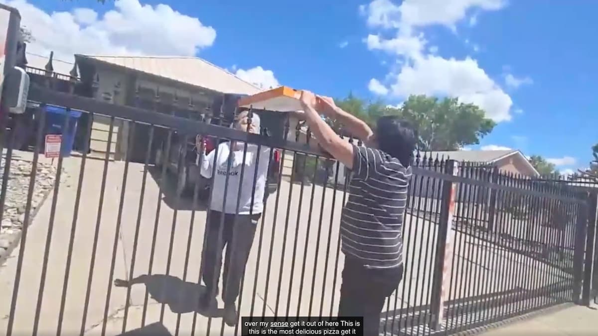 Annoying Streamer Harasses Breaking Bad Houseowner with Pizza in New Mexico: ‘Ma’am, Can We at Least Score Some Meth?’