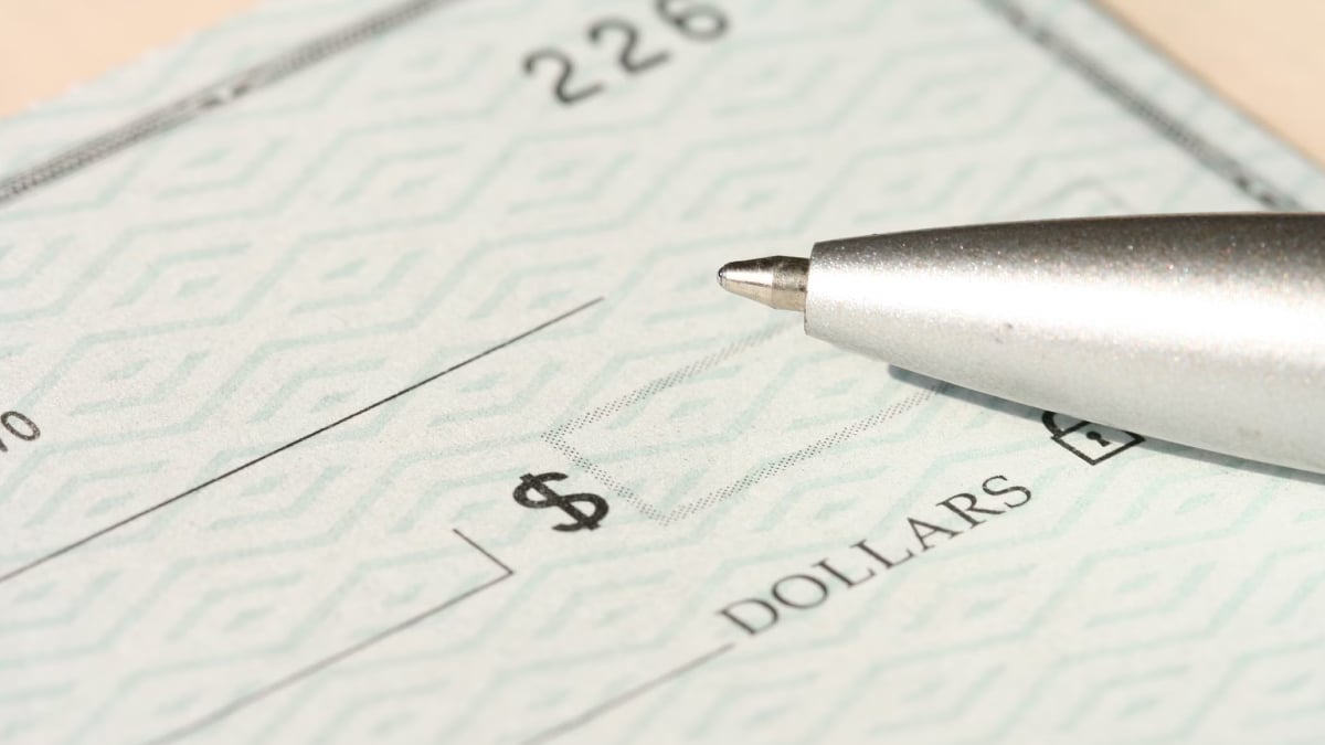 Texas Scammer Uses a ‘Stranger as a Bank’ by Sending Them Bad Checks for Paint Job: ‘Classic Scam’