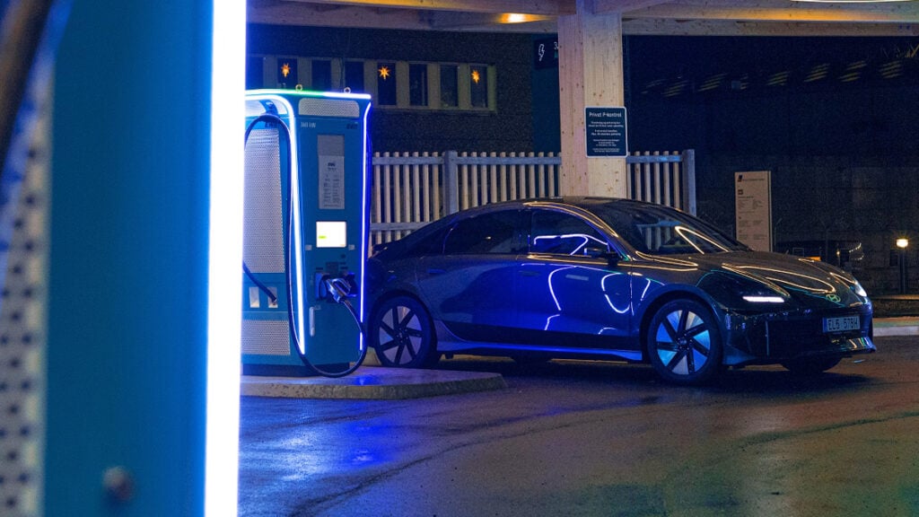 California’s Clean Car Crusade Hits Red Light in Congress: ‘EVs Are Still F*** Awful'