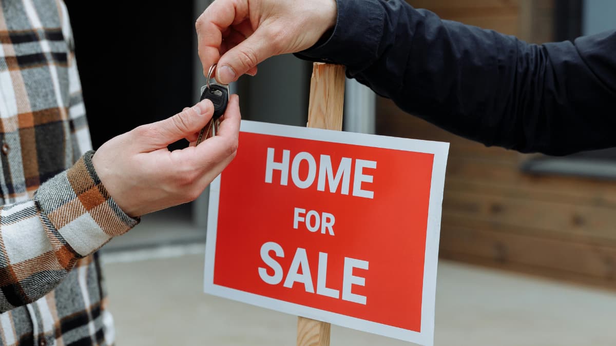 Florida Man Obsessed with Touching Women Realtors’ Feet: ‘Get This F**kin Guy in Jail’