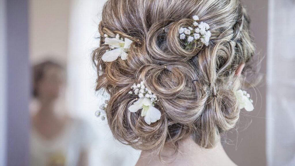 illinois bride drives maid of honor crazy, considers backing out of wedding