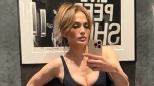 Jennifer Lopez selfie