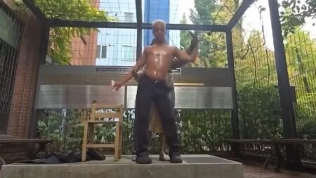Johnny Somali in Korea