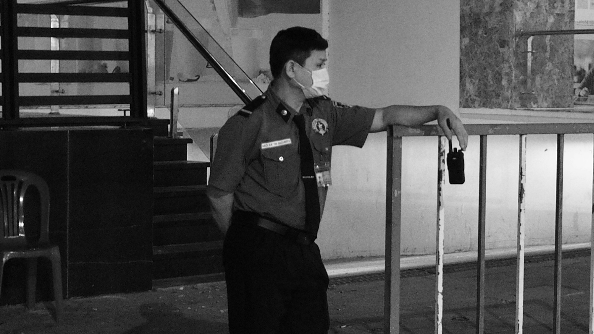 Sacramento Security Guard Forced by Employer to ‘Physically Stop ICE Agents’ from Entering the English School for Immigrants: ‘Your Boss Is a F***ing Idiot’