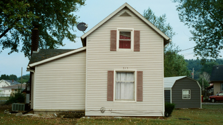 Illinois Homeowner Refuses to Leave House After Selling, Calls Police on Buyers