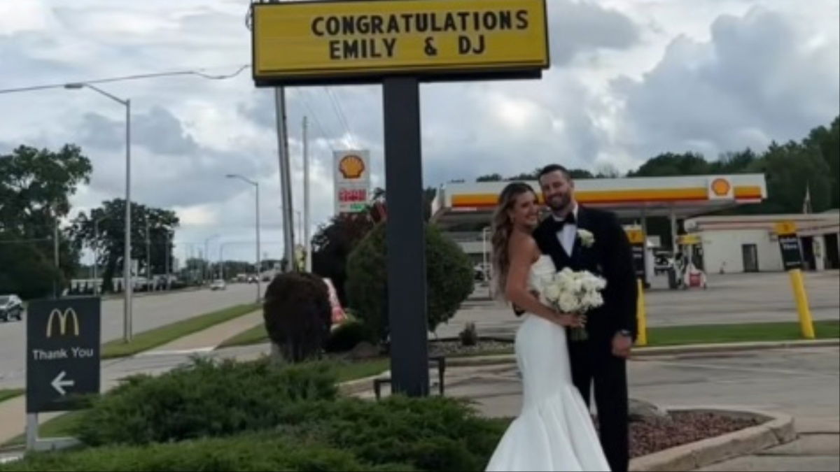 Illinois Bride Uses Wedding To Promote Corporate Job and the Internet Is Going Wild: ‘I Hate Capitalism’