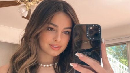 Addison Rae selfie