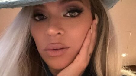 Beyonce selfie
