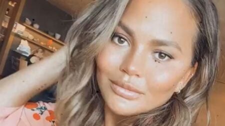 Chrissy Teigen selfie
