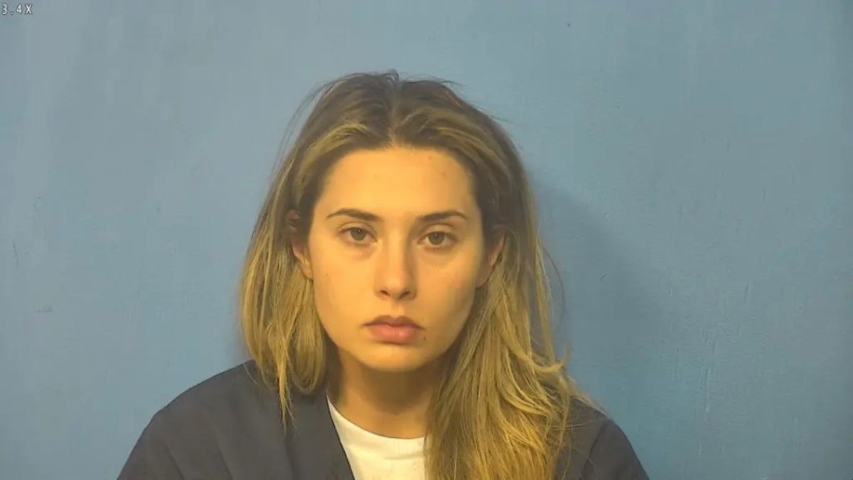 Furious Illinois Court Finds Out 30-Year-Old Teacher Has Been Sexually Abusing Her 15-Year-Old Student for 2 Years: ‘Poor Child’