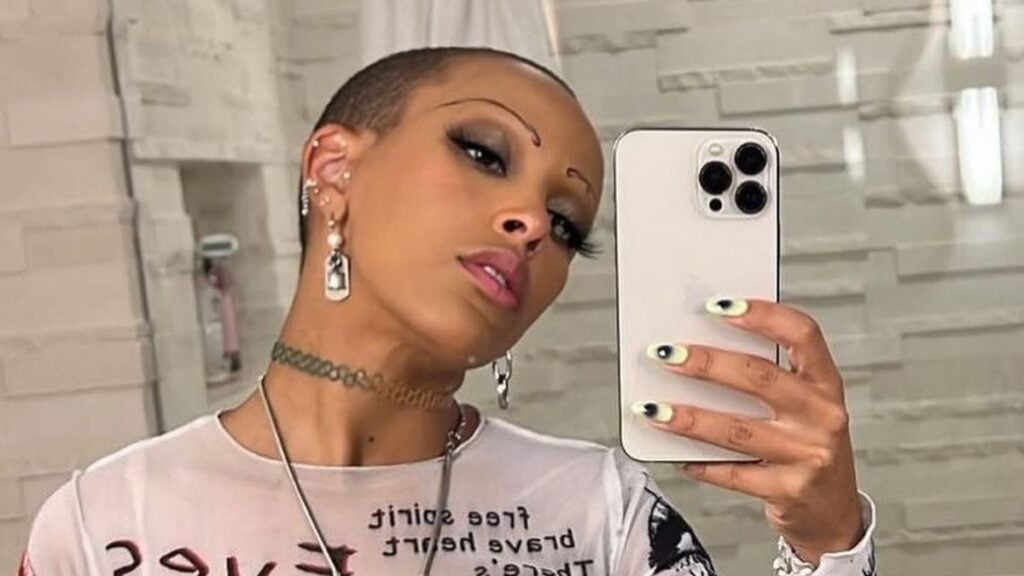 Doja Cat selfie