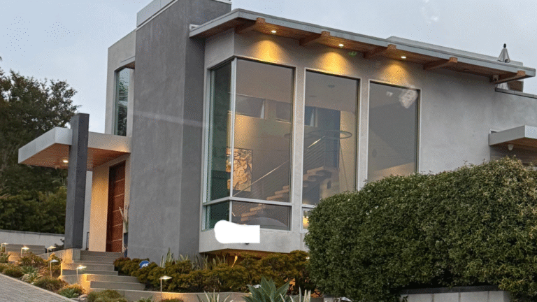 SoCal Amazon Courier Gets Yelled at and Threatened for Not Putting Package at Racist Mansion Owner’s Front Door: ‘Don’t Get Deported!’ SoCal Amazon Courier Gets Yelled at and Threatened for Not Putting a Package at Mansion's Front Door