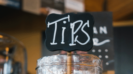 Tennessee Man Tips Waitress $300 Then Returns Two Weeks Later Demanding a Refund