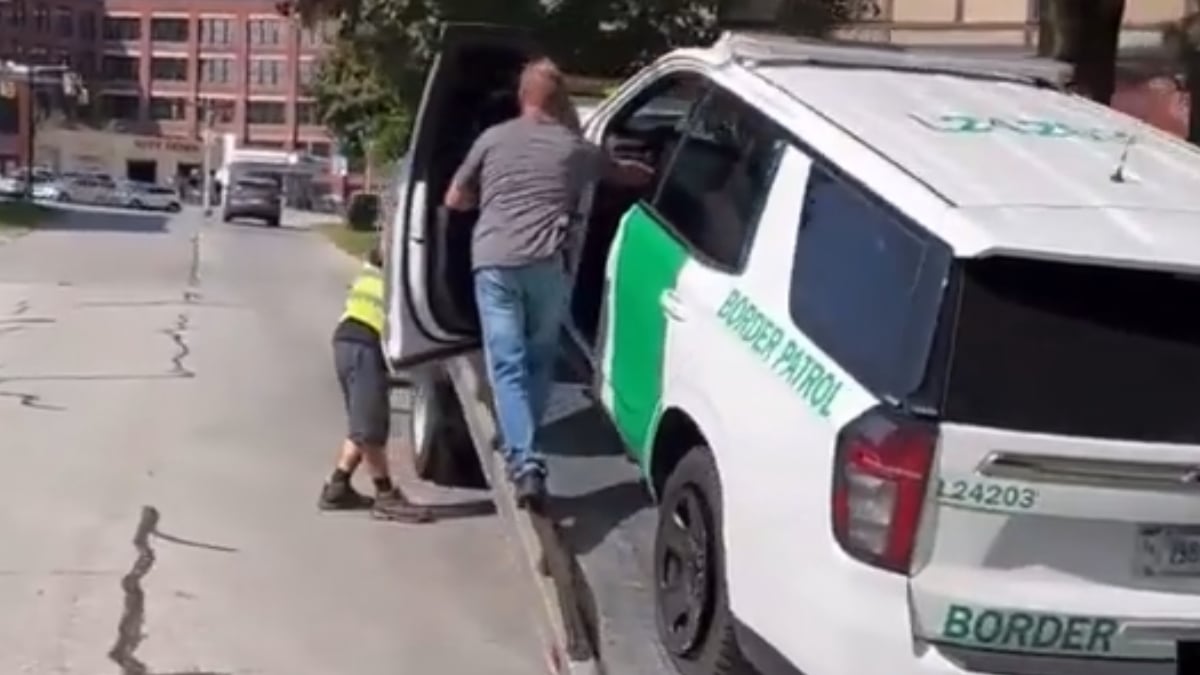 New York Protesters Damage Vehicle of ICE Agents Who Were Harassing Workers, ‘Finally Resisting. Wake Up, America’