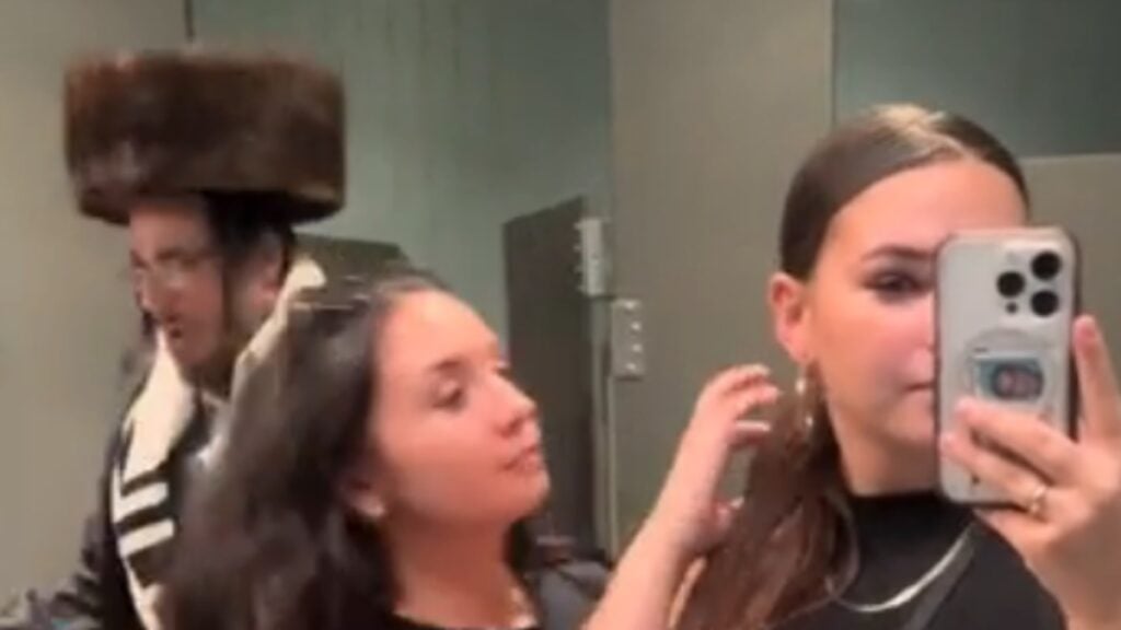 New York Influencer Films Orthodox Jewish Man In Ladies Restrooms, But At Least He’s ‘Washing His Hands Thoroughly’ Women in a restroom, plus a man dressed in Orthodox Jewish clothing