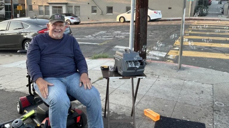 San Diego Locals Celebrate Wes the ‘Bubble Man’ Who Blows Bubbles to Help Drivers Slow Down Near a School: ‘The World Needs More of This Right Now’ San Diego Locals Celebrate Wes the 'Bubble Man' Who Blows Bubbles to Help Drivers Slow Down Near a School
