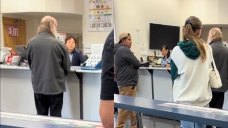 Washington man gets heated inside post office