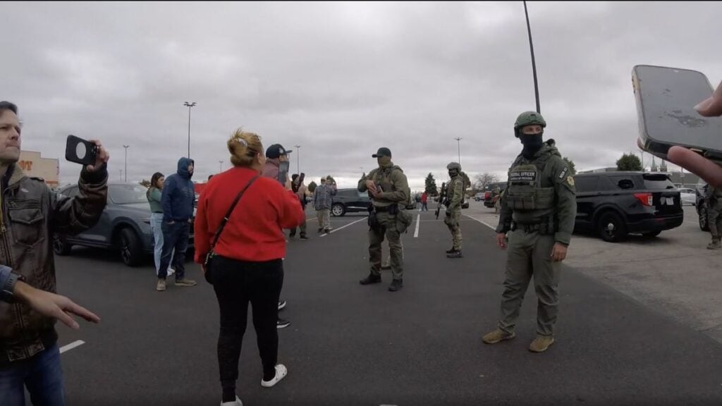 Chicago Locals Confront ICE Agents During Raid Attempt, ‘Look at These American Patriots Fighting Back Against a Tyrannical Government’ Cicero, Illinois locals fight back against ICE agents